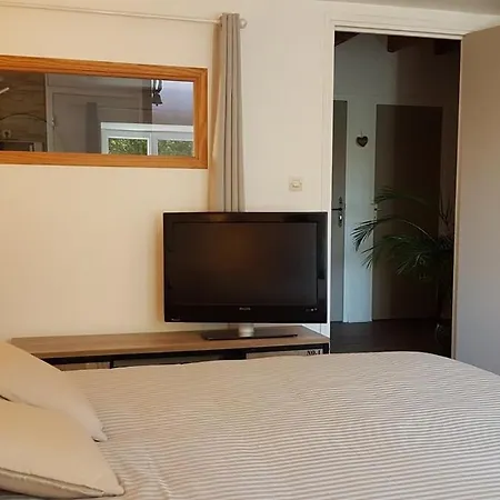 בית אירוח Proche Chaine Des Puys, Sdb Privee, Kitchenette