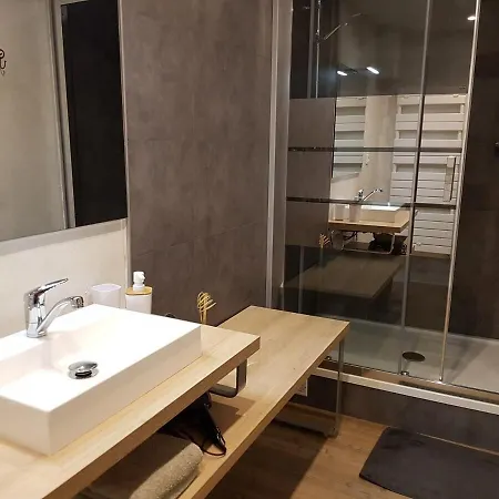 Homestay Proche Chaine Des Puys, Sdb Privee, Kitchenette Saint-Genes-Champanelle