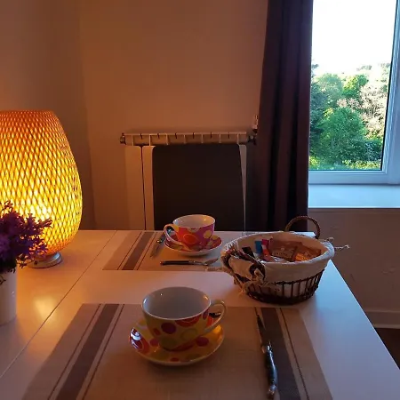 Homestay Proche Chaine Des Puys, Sdb Privee, Kitchenette Saint-Genes-Champanelle